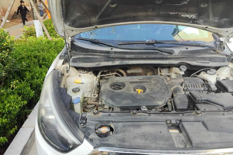 Used Hyundai ix35 2015 2.0L Automatic 2WD Smart Version China V Standard Engine Bay Right