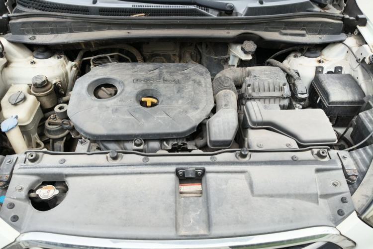 Used Hyundai ix35 2015 2.0L Automatic 2WD Smart Version China V Standard Engine Bay