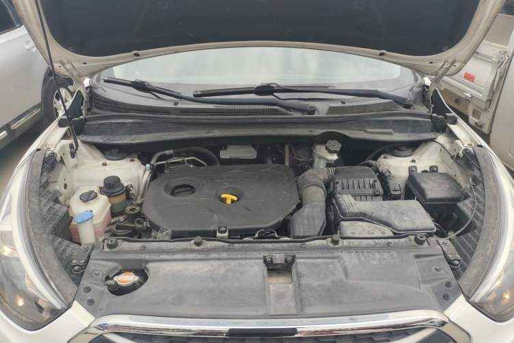 Used Hyundai ix35 2015 2.0L Automatic 2WD Smart Version China V Standard Engine Bay
