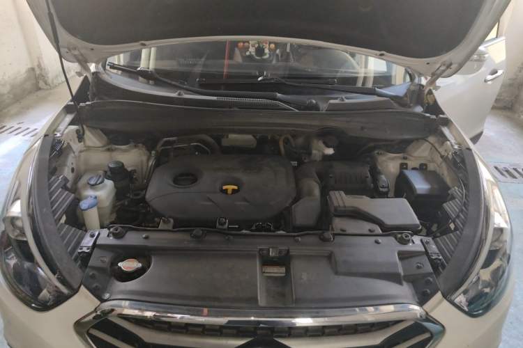 Used Hyundai ix35 2015 2.0L Automatic 2WD Smart Type China IV Engine Bay