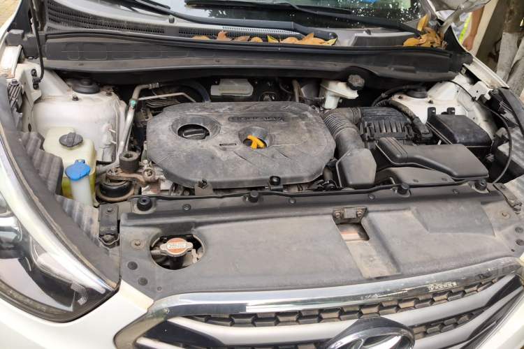 Used Hyundai ix35 2015 2.0L Automatic 2WD Smart Version China V Standard Engine Bay