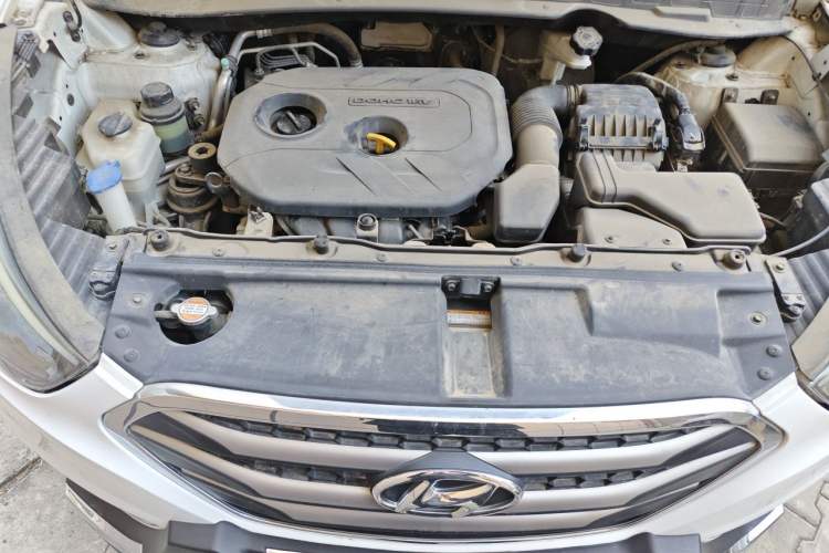 Used Hyundai ix35 2015 2.0L Automatic 2WD Smart Type China IV Engine Bay
