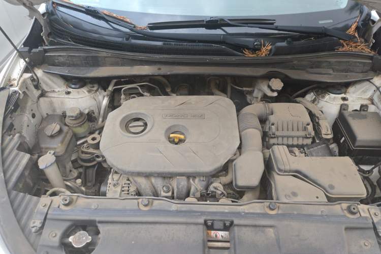 Used Hyundai ix35 2015 2.0L Automatic 2WD Smart Version China V Standard Engine Bay