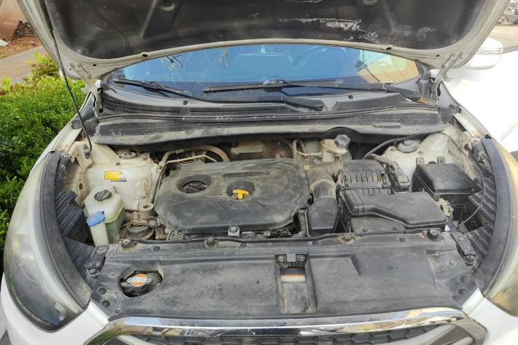 Used Hyundai ix35 2015 2.0L Automatic 2WD Smart Version China V Standard Engine Bay