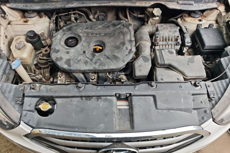 Used Hyundai ix35 2015 2.0L Automatic 2WD Smart Version China V Standard Engine Bay