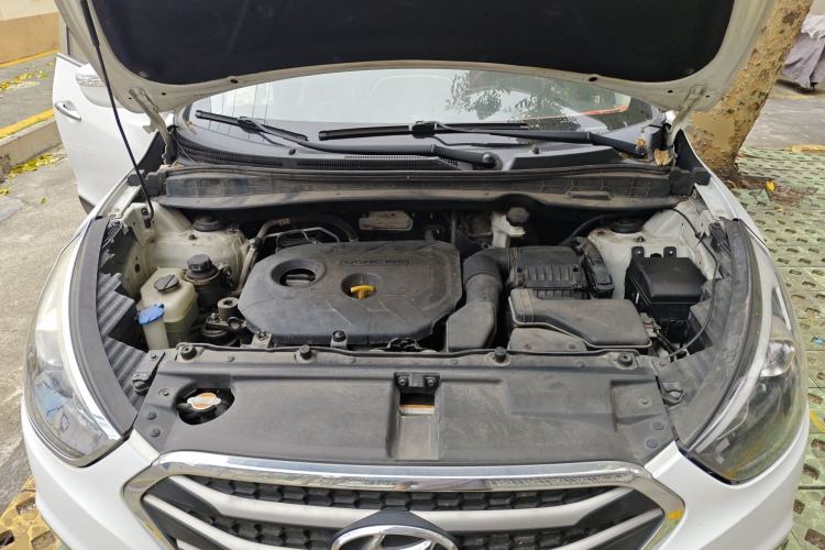 Used Hyundai ix35 2015 2.0L Automatic 2WD Smart Type China IV Engine Bay