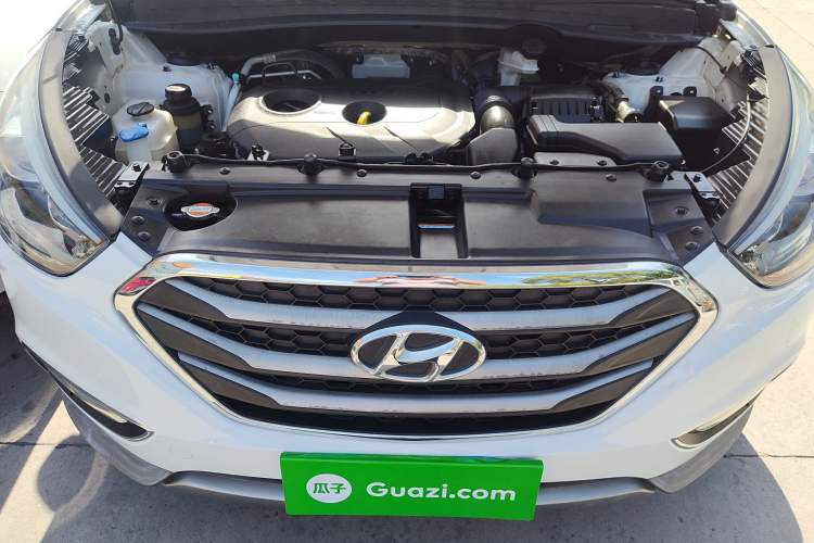 Used Hyundai ix35 2015 2.0L Manual Two-Wheel Drive Comfort Version China IV Standard Engine Bay