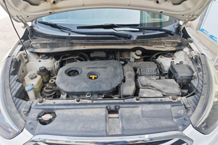 Used Hyundai ix35 2015 2.0L Manual Two-Wheel Drive Comfort Version China V Standard Engine Bay
