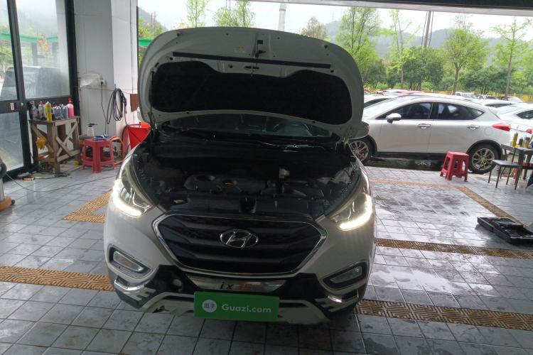 Used Hyundai ix35 2015 2.0L Automatic 2WD Smart Version China V Standard Engine Bay
