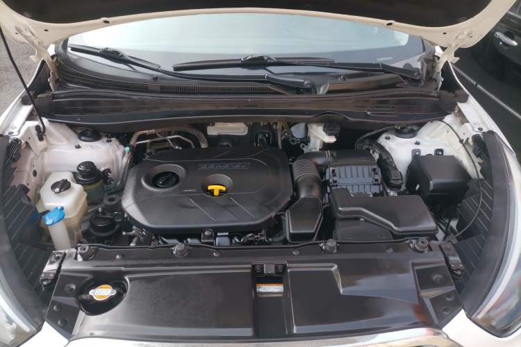 Used Hyundai ix35 2015 2.0L Automatic 2WD Smart Type China IV Engine Bay