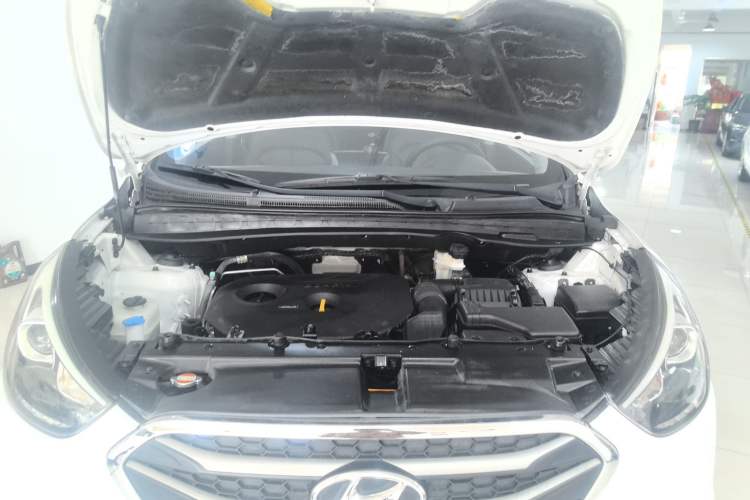 Used Hyundai ix35 2015 2.0L Automatic 2WD Smart Version China V Standard Engine Bay