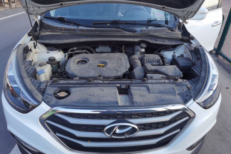 Used Hyundai ix35 2015 2.0L Automatic 2WD Smart Type China IV Engine Bay