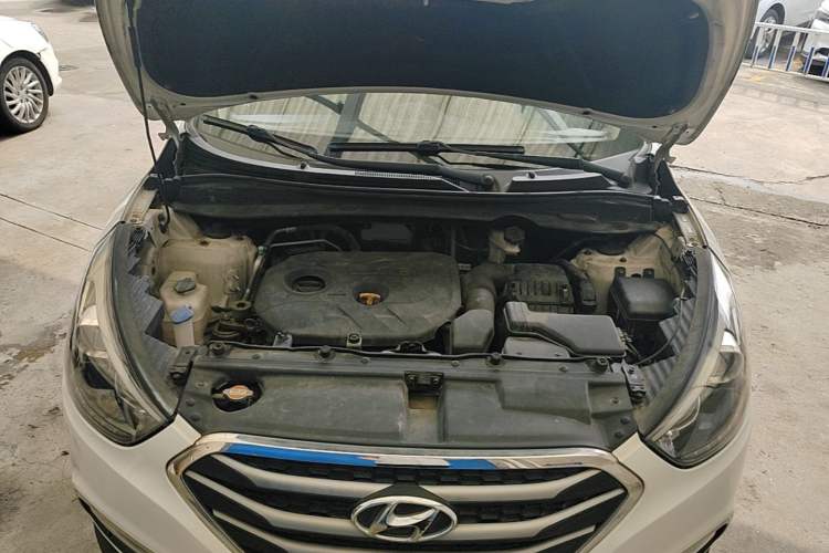 Used Hyundai ix35 2015 2.0L Automatic 2WD Smart Version China V Standard Engine Bay