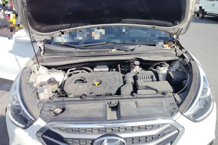 Used Hyundai ix35 2015 2.0L Automatic 2WD Smart Version China V Standard Engine Bay