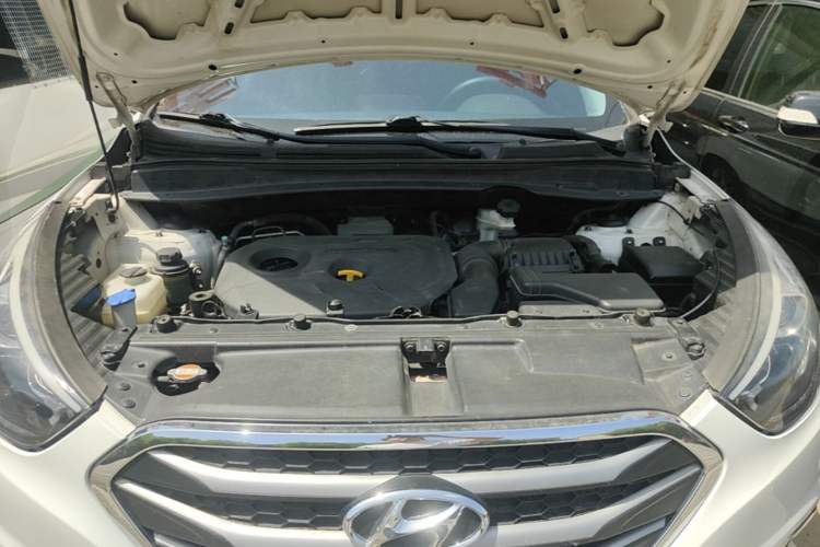 Used Hyundai ix35 2015 2.0L Manual Two-Wheel Drive Comfort Version China V Standard Engine Bay
