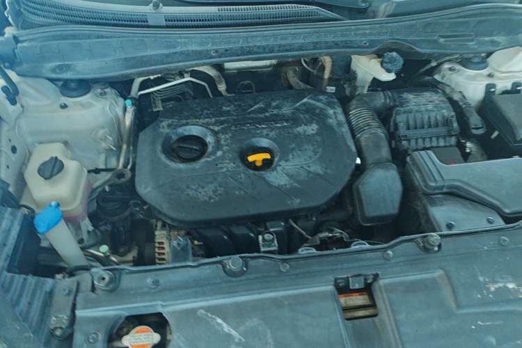 Used Hyundai ix35 2015 2.0L Automatic 2WD Smart Type China IV Engine Bay