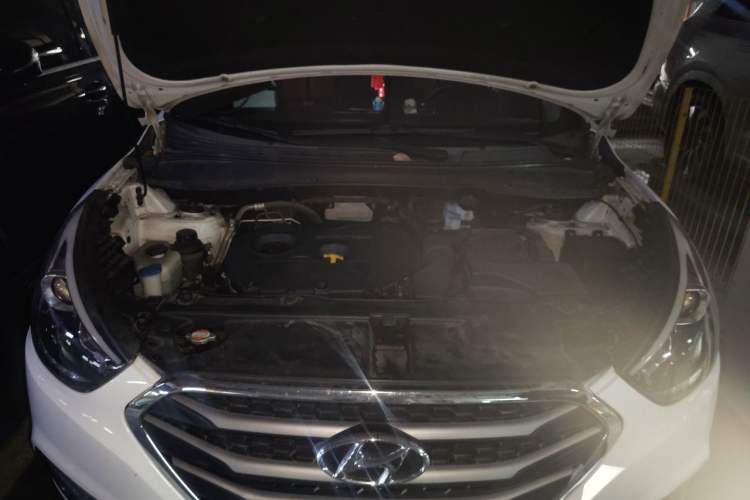 Used Hyundai ix35 2015 2.0L Automatic 2WD Smart Type China IV Engine Bay