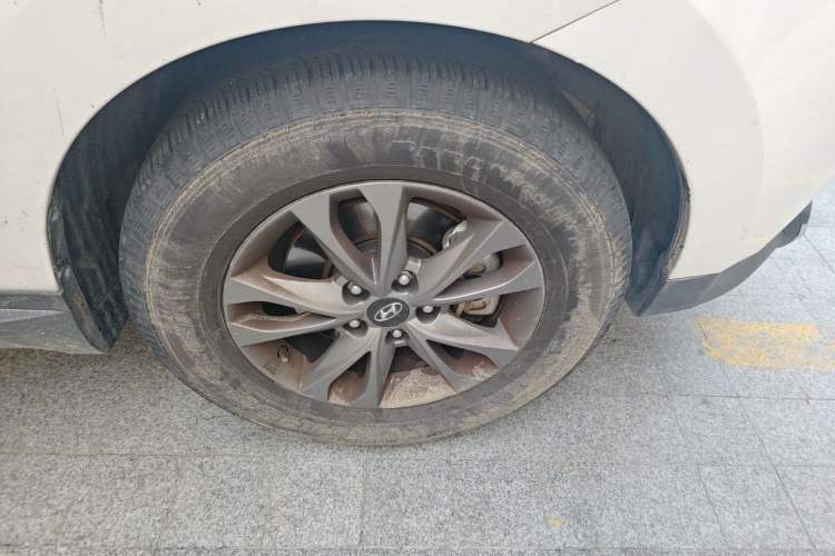 Used Hyundai ix35 2015 2.0L Automatic 2WD Comfort Edition China IV Standard Exterior 1