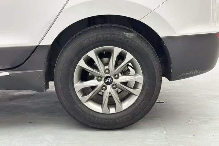 Used Hyundai ix35 2015 2.0L Automatic 2WD Comfort Edition China IV Standard Exterior 10