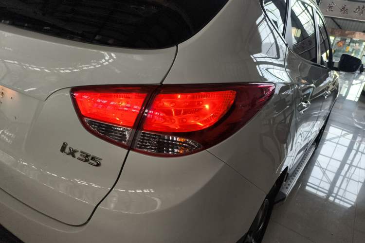 Used Hyundai ix35 2015 2.0L Automatic 2WD Comfort Edition China IV Standard Exterior 2