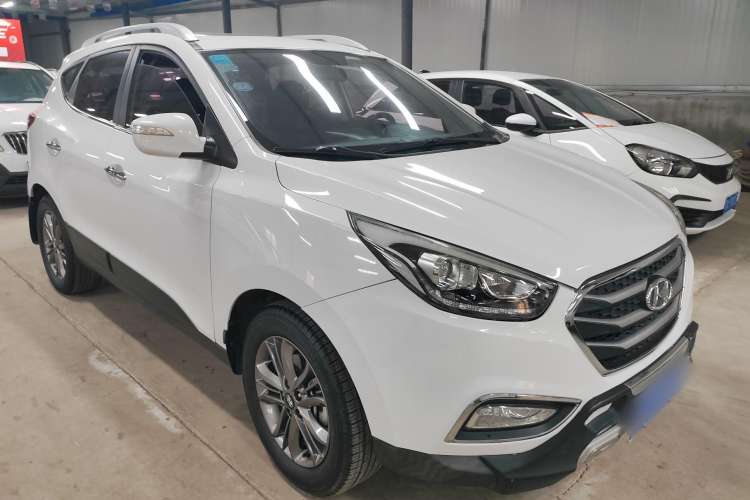 Used Hyundai ix35 2015 2.0L Automatic 2WD Smart Version China V Standard Exterior 2