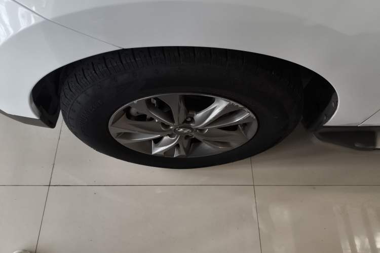 Used Hyundai ix35 2015 2.0L Automatic 2WD Comfort Edition China IV Standard Exterior 3