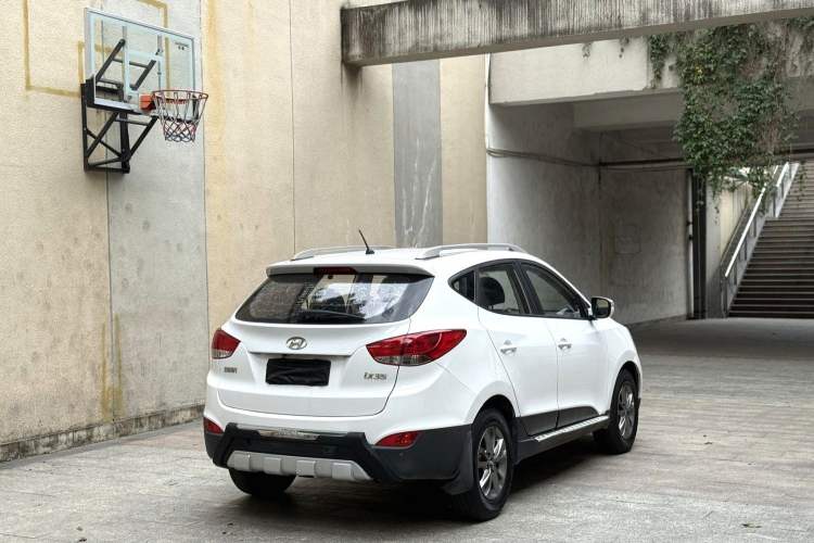 Used Hyundai ix35 2015 2.0L Automatic 2WD Comfort Edition China V Standard Exterior 3