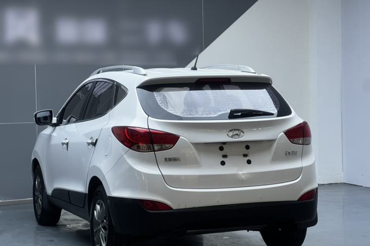 Used Hyundai ix35 2015 2.0L Manual Two-Wheel Drive Comfort Version China V Standard Exterior 3