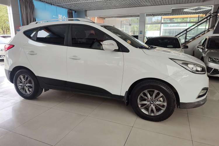 Used Hyundai ix35 2015 2.0L Manual Two-Wheel Drive Comfort Version China IV Standard Exterior 3