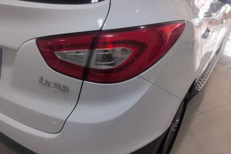 Used Hyundai ix35 2015 2.0L Automatic 2WD Smart Version China V Standard Exterior 3