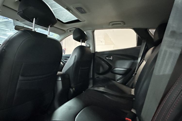 Used Hyundai ix35 2015 2.0L Automatic 2WD Comfort Edition China V Standard Exterior 4