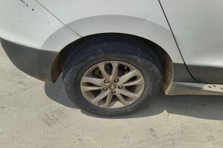 Used Hyundai ix35 2015 2.0L Manual Two-Wheel Drive Comfort Version China IV Standard Exterior 5