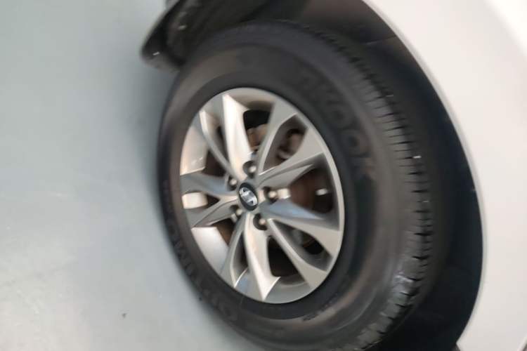 Used Hyundai ix35 2015 2.0L Manual Two-Wheel Drive Comfort Version China V Standard Exterior 5