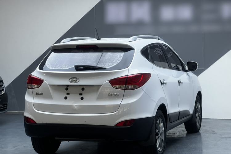 Used Hyundai ix35 2015 2.0L Manual Two-Wheel Drive Comfort Version China V Standard Exterior 5