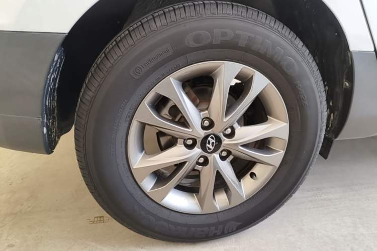 Used Hyundai ix35 2015 2.0L Automatic 2WD Comfort Edition China IV Standard Exterior 5