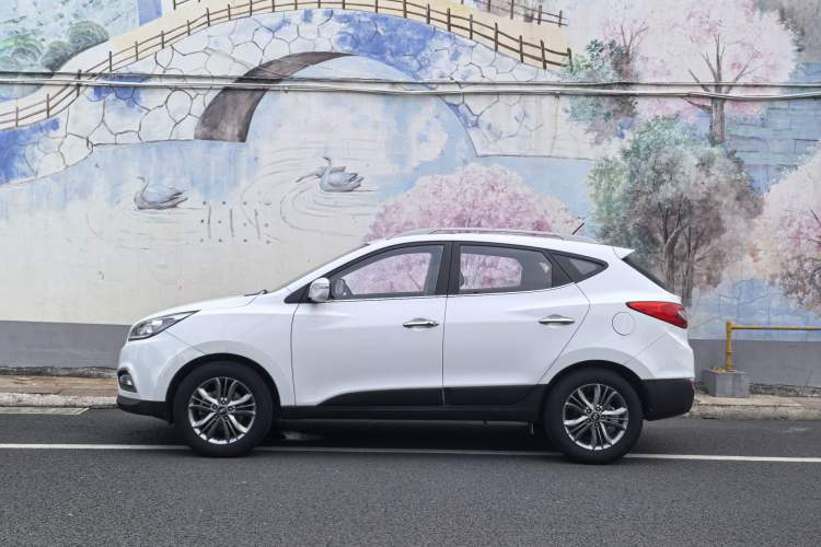 Used Hyundai ix35 2015 2.0L Automatic 2WD Smart Version China V Standard Exterior 9