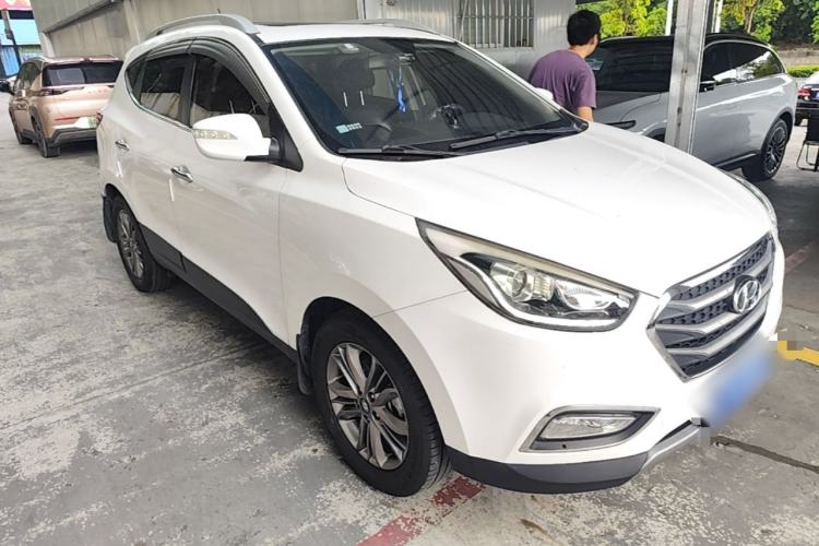 Used Hyundai ix35 2015 2.0L Automatic 2WD Smart Version China V Standard Front Right 45 Deg
