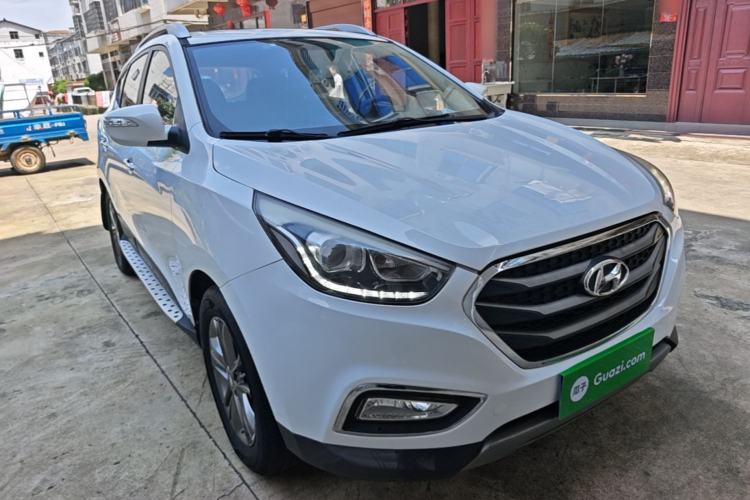 Used Hyundai ix35 2015 2.0L Automatic 2WD Smart Type China IV Front Right 45 Deg