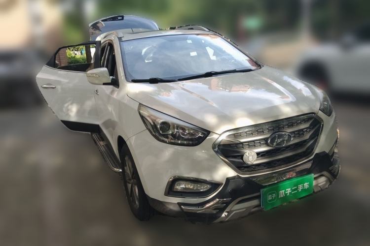 Used Hyundai ix35 2015 2.0L Automatic 2WD Smart Version China V Standard Front Right 45 Deg