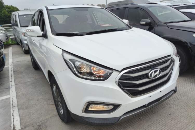 Used Hyundai ix35 2015 2.0L Automatic 2WD Comfort Edition China V Standard Front Right 45 Deg
