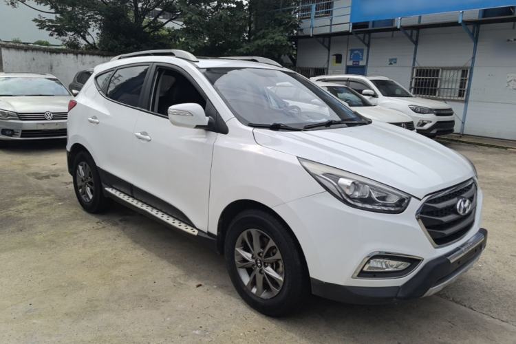 Used Hyundai ix35 2015 2.0L Automatic 2WD Comfort Edition China IV Standard Front Right 45 Deg