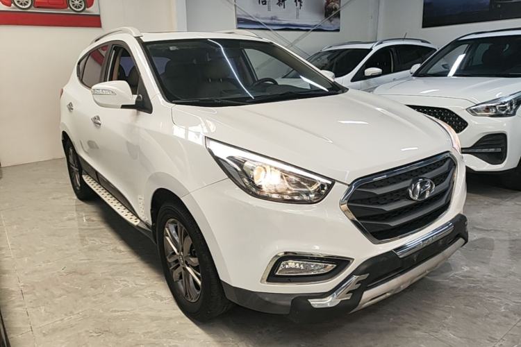 Used Hyundai ix35 2015 2.0L Automatic 2WD Smart Type China IV Front Right 45 Deg