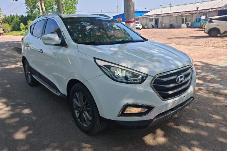 Used Hyundai ix35 2015 2.0L Automatic 2WD Smart Version China V Standard Front Right 45 Deg