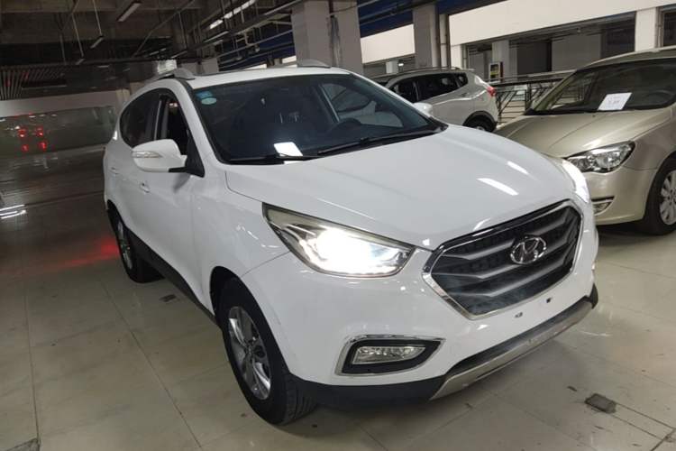 Used Hyundai ix35 2015 2.0L Automatic 2WD Comfort Edition China V Standard Front Right 45 Deg
