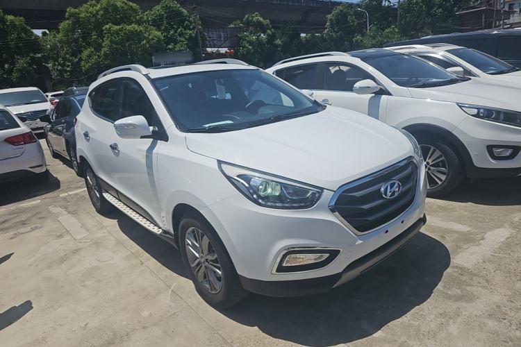 Used Hyundai ix35 2015 2.0L Automatic 2WD Smart Type China IV Front Right 45 Deg