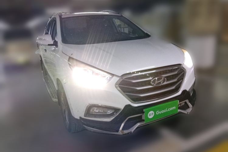 Used Hyundai ix35 2015 2.0L Automatic 2WD Smart Type China IV Front Right 45 Deg