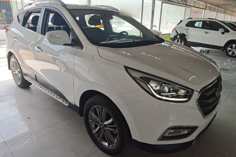 Used Hyundai ix35 2015 2.0L Automatic 2WD Smart Type China IV Front Right 45 Deg