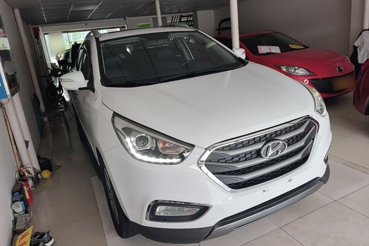 Used Hyundai ix35 2015 2.0L Automatic 2WD Smart Type China IV Front Right 45 Deg