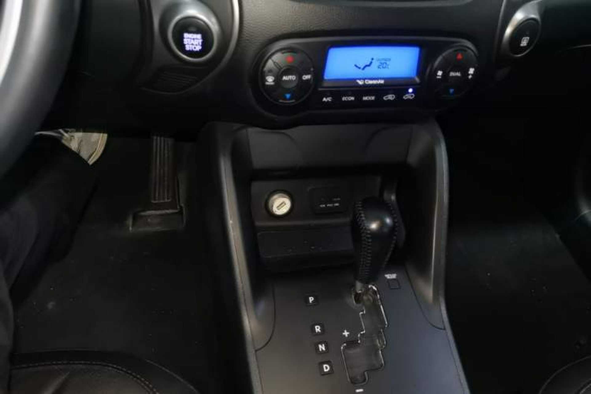 Used Hyundai ix35 2015 2.0L Automatic 2WD Smart Type China IV Gear Lever