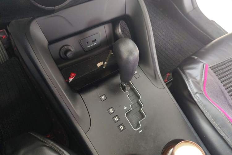Used Hyundai ix35 2015 2.0L Automatic 2WD Comfort Edition China IV Standard Gear Lever